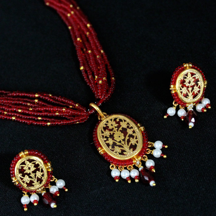 Thewa Red Flower Oval 23kt Gold Jewellery Set