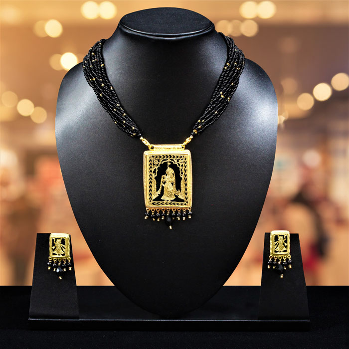 Black Queen Motif 23kt Gold Jewellery Set
