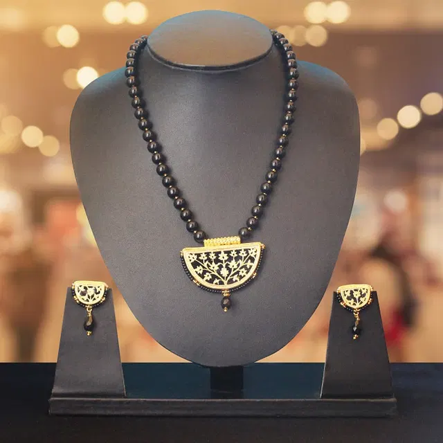 Black Floral Motif 23kt Gold Jewellery Set