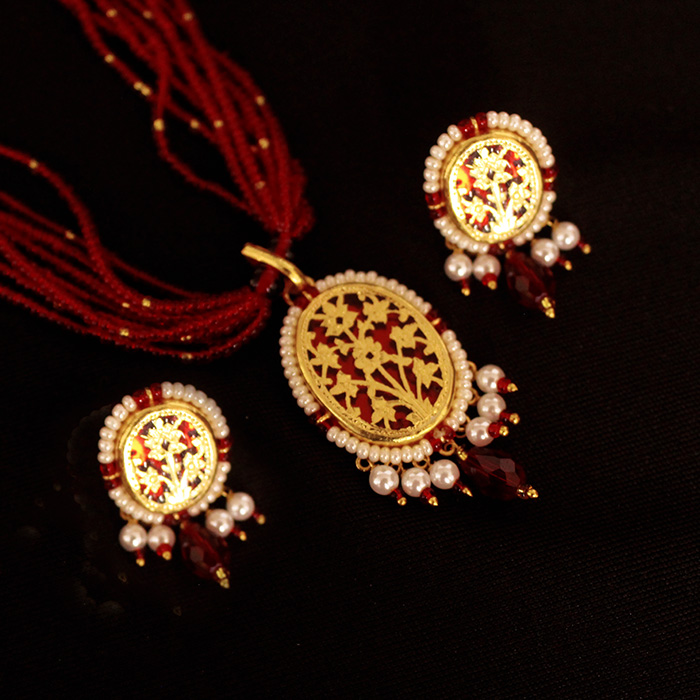 Thewa Red Flower Oval Beads 23kt Gold Jewellery Set