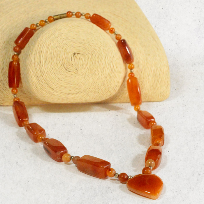 Cambay Agates Necklace Brown with Heart Pendant