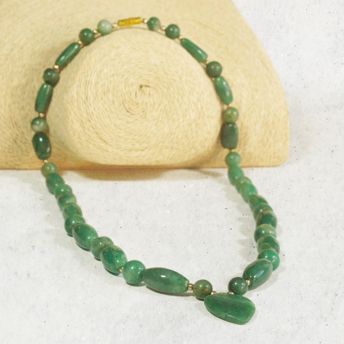 Cambay Agates Necklace Green with Heart Pendant