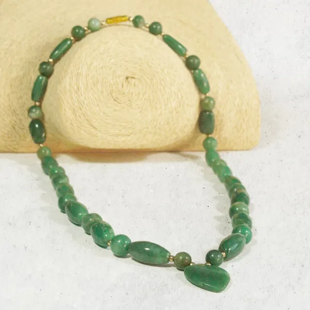 Cambay Agates Necklace Green with Heart Pendant