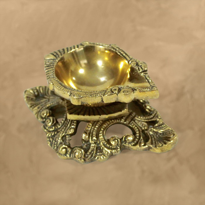Moradabad Brass Craft Diya Leaf Single (475-550 grams)