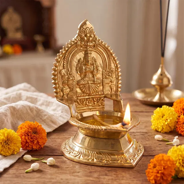 Nachiarkoil Brass Lamp Goddess Kamakshi (Single) - 6 Inches (600-675) Grams)